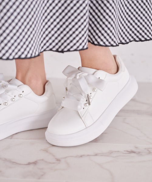 tocco closet（トッコ クローゼット） スニーカー パール付きレース