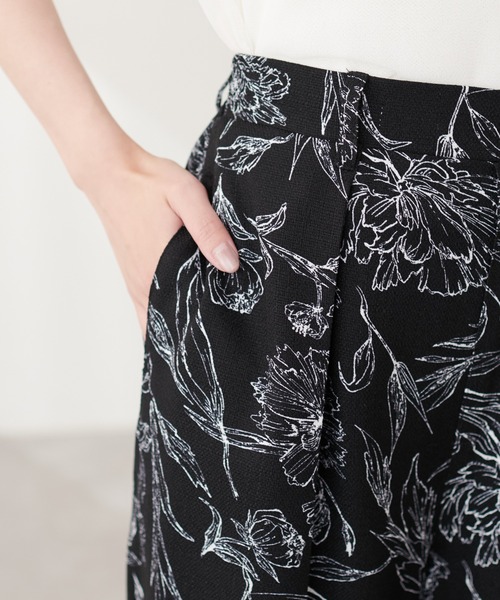 natural couture パンツ ブッチャー線画花柄タックパンツ レディース