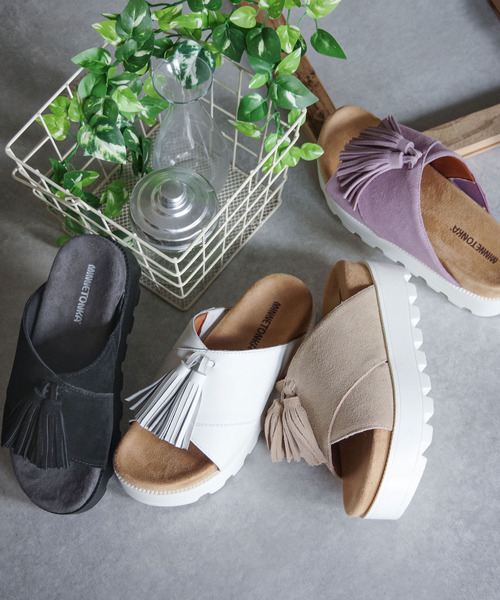 「Minnetonka」 フラットサンダル 8 ブラック レディース_画像2
