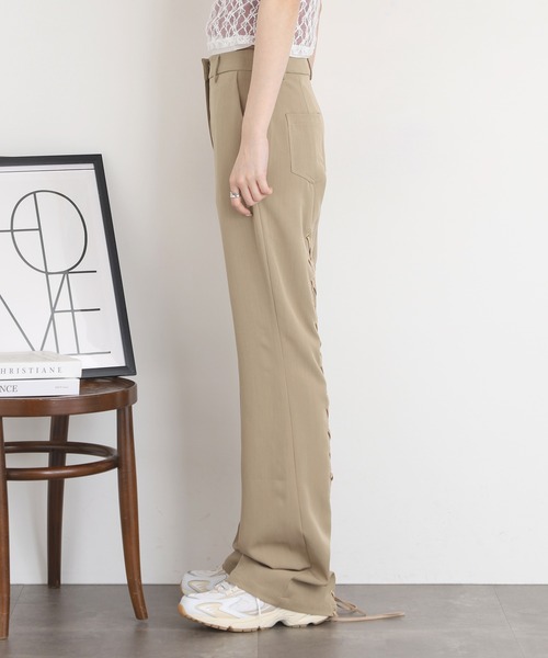 完売品　soerte セットアップ　ジャケット　タックワイドフレアパンツ soerte（ソエルテ）の「Design tack wide flared pants/デザインタック