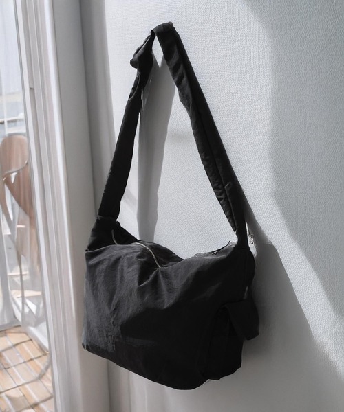 ショルダーバッグ ツイストショルダーバッグ / Twist Shoulder Bag