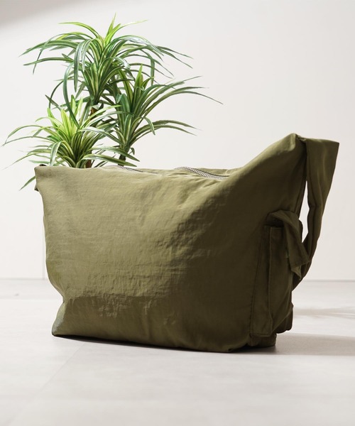 ショルダーバッグ ツイストショルダーバッグ / Twist Shoulder Bag