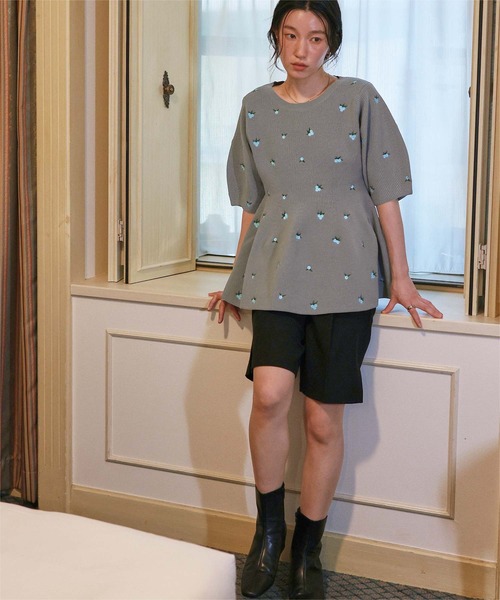 titivate（ティティベイト） ニット セーター フラワー刺繍ペプラム