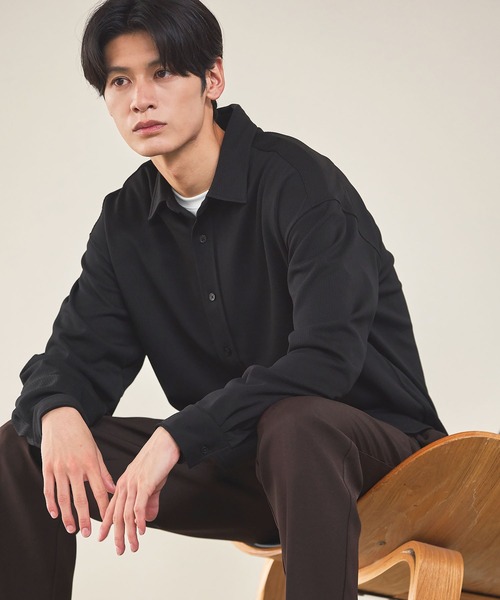 シェアスピリット　黒のレースプリーツ長袖シャツ ESSENTIALS WARDROBE シャツ ミクロリブプリーツ長袖ボタンシャツ
