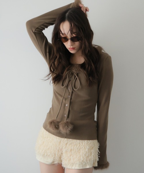 ULYSSES tシャツ ファー付きポンポンリボンボタントップス レディース