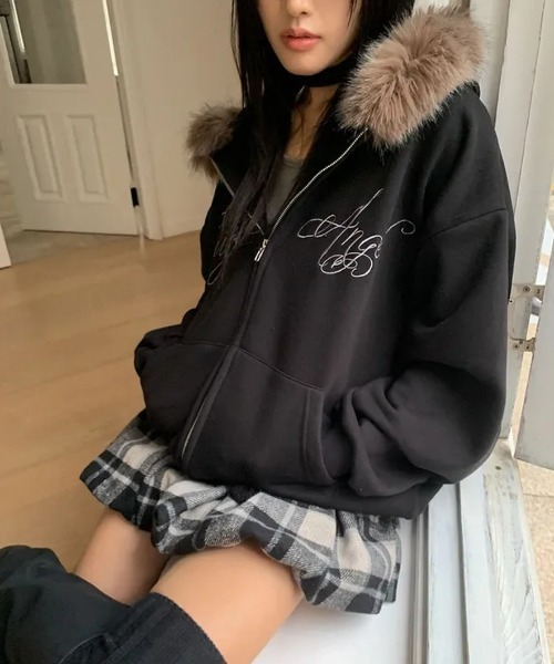 パーカー 裏起毛ファーフードフロントロゴジップパーカー/ファー付き