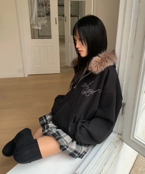 パーカー 裏起毛ファーフードフロントロゴジップパーカー/ファー付き