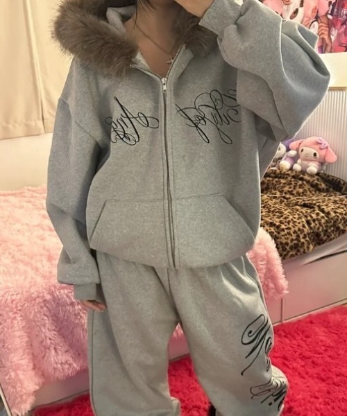 パーカー 裏起毛ファーフードフロントロゴジップパーカー/ファー付き