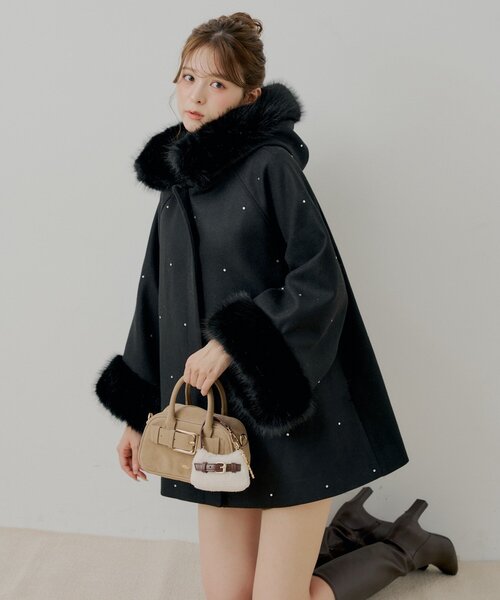 Chico（チコ） ポンチョ ビジュー付きファー襟ケープコート レディース