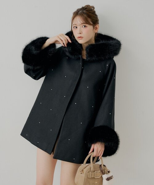 Chico（チコ） ポンチョ ビジュー付きファー襟ケープコート レディース