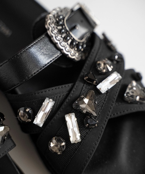 WILLFULLY（ウィルフリー） 厚底 サンダル asymmetric bijou strap