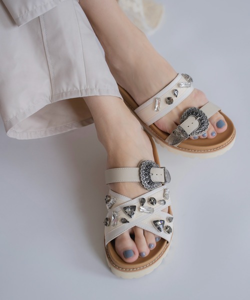 WILLFULLY（ウィルフリー） 厚底 サンダル asymmetric bijou strap
