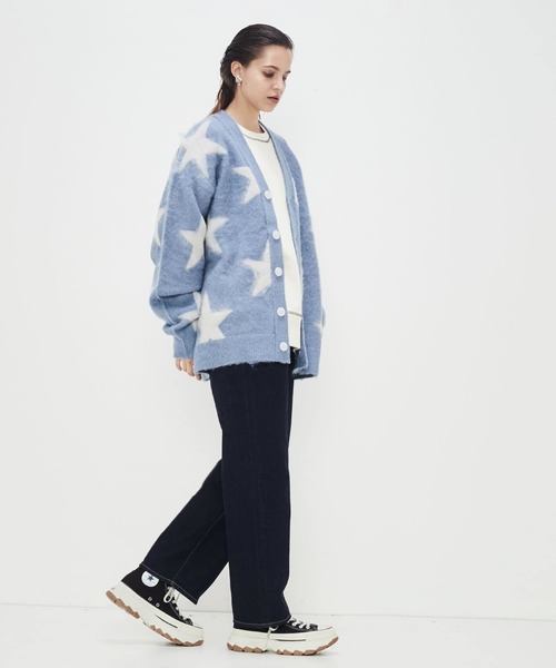 道枝駿佑着用 CONVERSE TOKYO SHAGGY CARDIGAN CONVERSE TOKYO（コンバーストウキョウ）の「STAR☆ SHAGGY KNIT