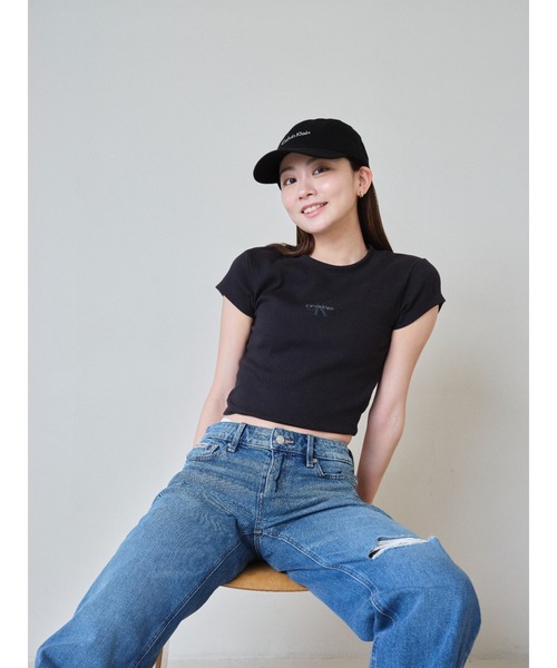   モノグラムベイビーTシャツ 黒 Calvin Klein（カルバン・クライン）の「モノグラム ロゴ
