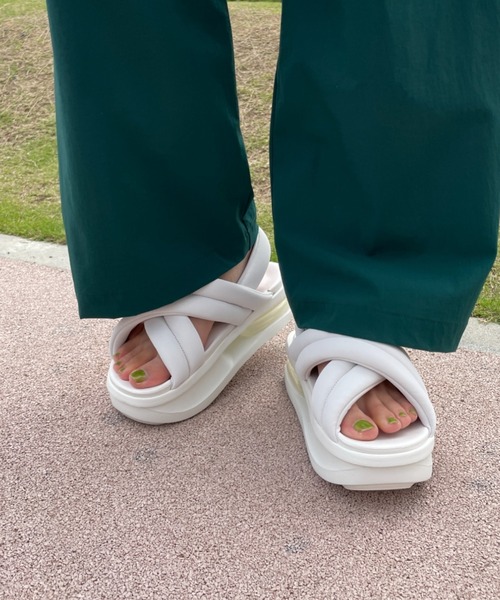 NIKE サンダル25cmW AIR MAX ISLA SANDAL 緑 NIKEの新モデル“AIR MAX ISLA SANDAL(エア マックス アイラ