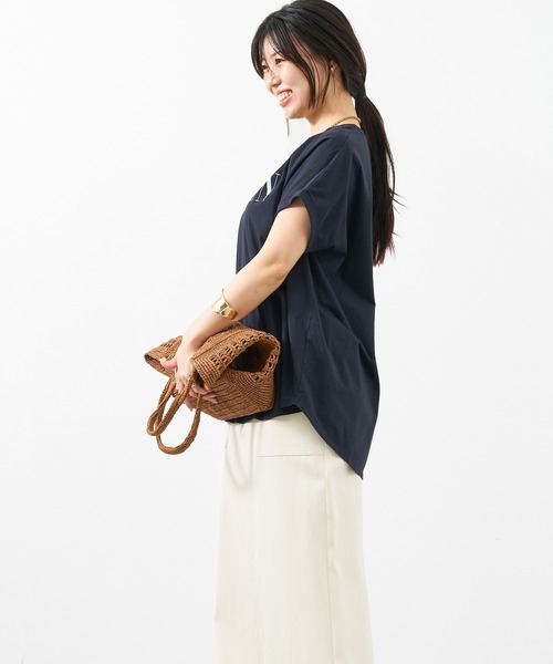 tシャツ MARCIA”ヘムラウンドロゴプリントT-shirt「2サイズ展開」 レディース MICA&DEAL tシャツ SHARON”ロゴヘムラウンドT-shirt「2サイズ