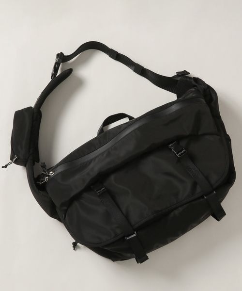 JEANASIS ブラック バック　ショルダーバッグ JEANASIS（ジーナシス） ショルダーバッグ - ブラック レディース