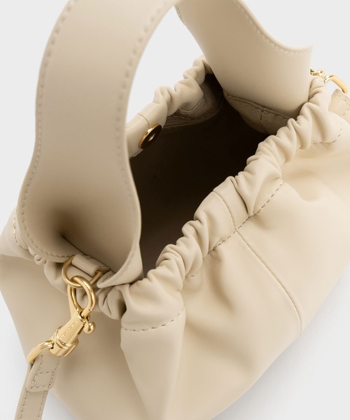CHARLES & KEITH バッグ クリーム 美品 ショルダーバッグ CHARLES ＆ KEITH（チャールズ&キース） 「CHARLES & KEITH