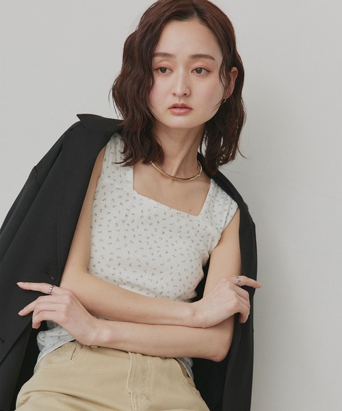 ad thie（アドティエ） タンクトップ ノースリーブ 小花柄 スクエア