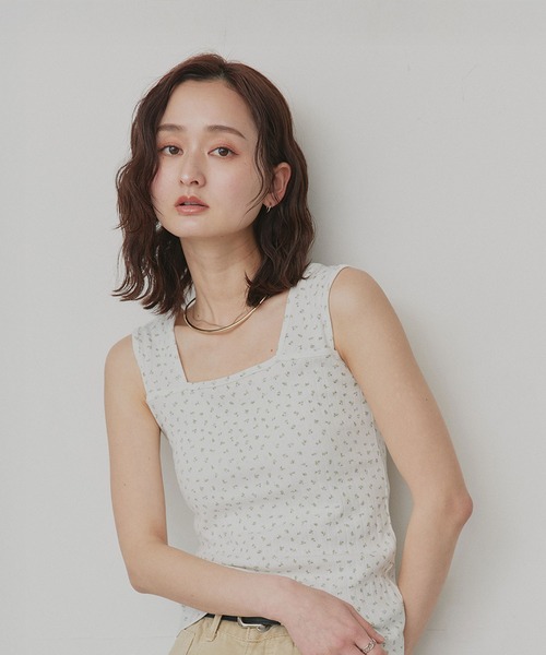 ad thie（アドティエ） タンクトップ ノースリーブ 小花柄 スクエア
