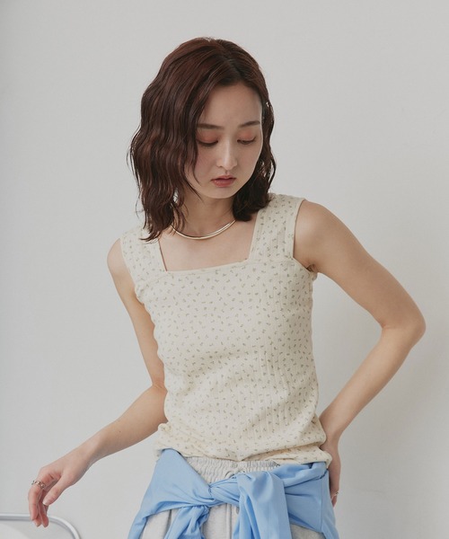 ad thie（アドティエ） タンクトップ ノースリーブ 小花柄 スクエア