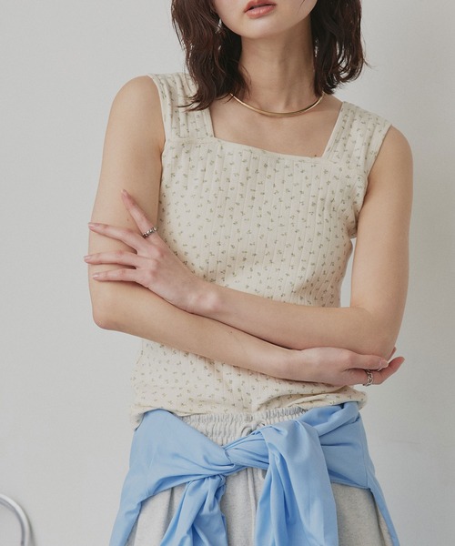 ad thie（アドティエ） タンクトップ ノースリーブ 小花柄 スクエア