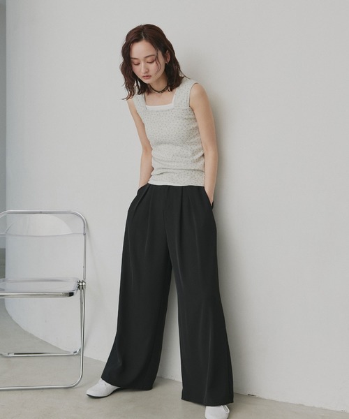 ad thie（アドティエ） タンクトップ ノースリーブ 小花柄 スクエア