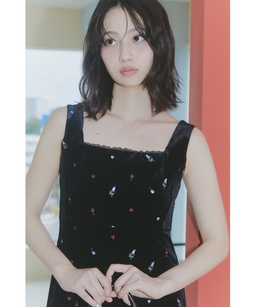 LILY BROWN（リリーブラウン） ワンピース ベロア刺繍ワンピース