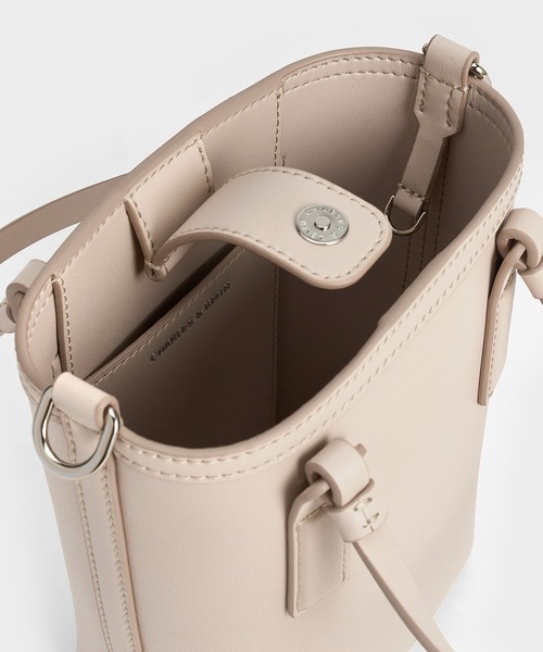 追跡★Charles&Keith Noelle 2WAY アップライトトート 追跡☆Charles&Keith Noelle 2WAY アップライトトート