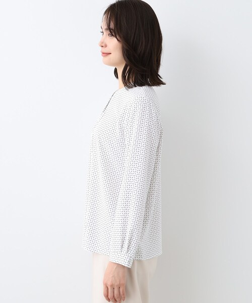 INDIVI - INDIVI    花柄ブラウス　１１〜１３号　未使用品 INDIVI - INDIVI 花柄ブラウス 11〜13号 未使用品の通販 by