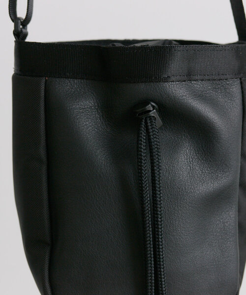 【撥水】【訳あり】【雨バッグ】PAPILLONNER ブラックショルダーバッグ ear PAPILLONNER ショルダーバッグ バッグ 「撥水/500mlペット