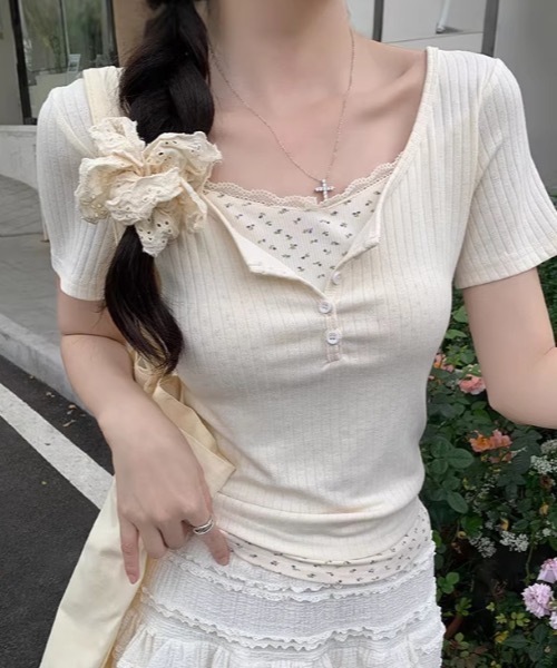 tシャツ フェイクレイヤードフラワーレースヘンリーネックピチT