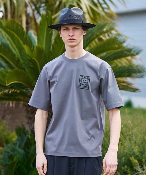 TAKEO KIKUCHI（タケオキクチ） tシャツ 「BOWLER HAT LABEL」アイス