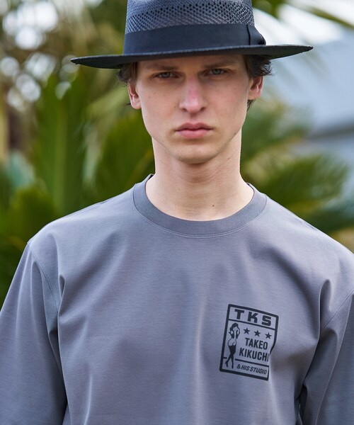 TAKEO KIKUCHI（タケオキクチ） tシャツ 「BOWLER HAT LABEL」アイス