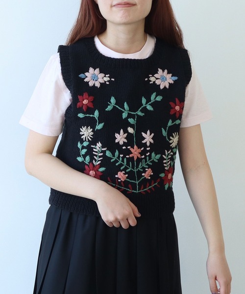 bulle de savon ベスト ジレ ○ネパールハンドニット 花束刺繍