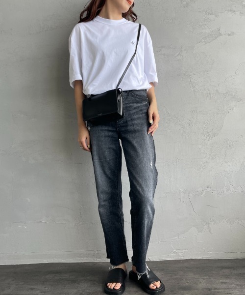 カルバン・クライン   V-Neck Tシャツ レディース シャツ トップス Black Cotton カルバン クライン Calvin Klein Essential Slim Cotton T-Shirt