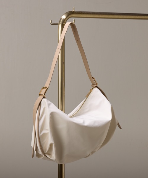【PAPILLONNER未使用】ショルダーバッグ 大容量 超軽量 アイボリー PAPILLONNER ショルダーバッグ バッグ ナイロンテープショルダー