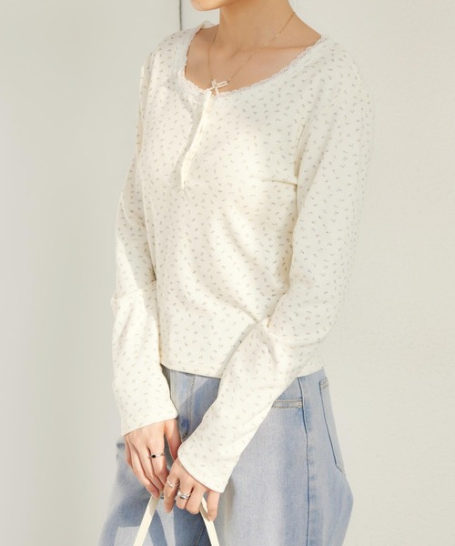 brandy melville 花柄リブ編み長袖ヘンリーネック ブランディーメルビル ☆ 花柄 ヘンリーネック ワッフル 長袖T