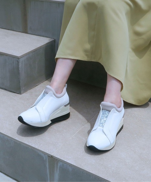 enchanted（エンチャンテッド） スニーカー シャイニースリッポン