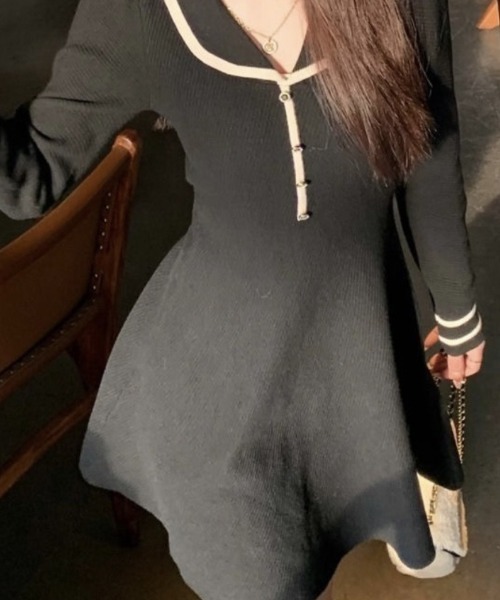 Mejoul ワンピース 「2025秋冬新作」襟付きVネックフレアリブニット