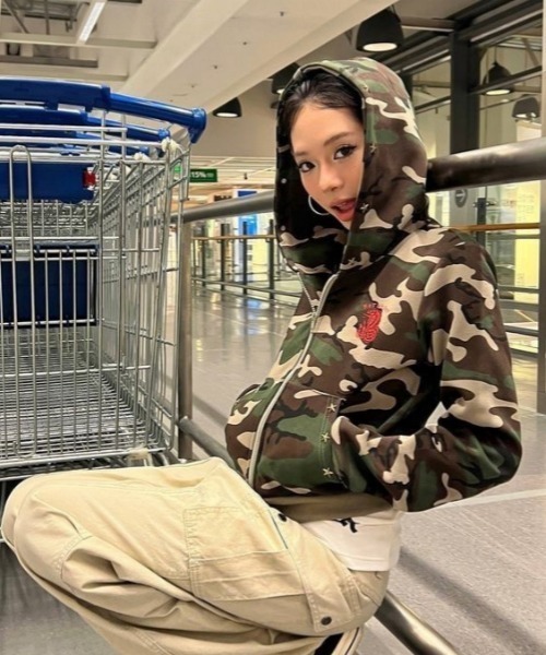 GEMEDA パーカー ピンクカモフラージュジップパーカー レディース