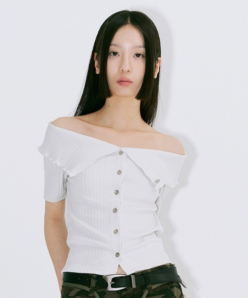 カーディガン A'GEM/9 × .kom 「NIIER NOR/ニア ノア」 RIBBED OFF SHOULDER CARDIGAN/オフショルダ