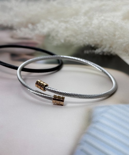 キャロリーナヘレラ　バングル JAMIRAY ジャミレイ ライン スカルプチャー バングル “LINE SCULPTURE