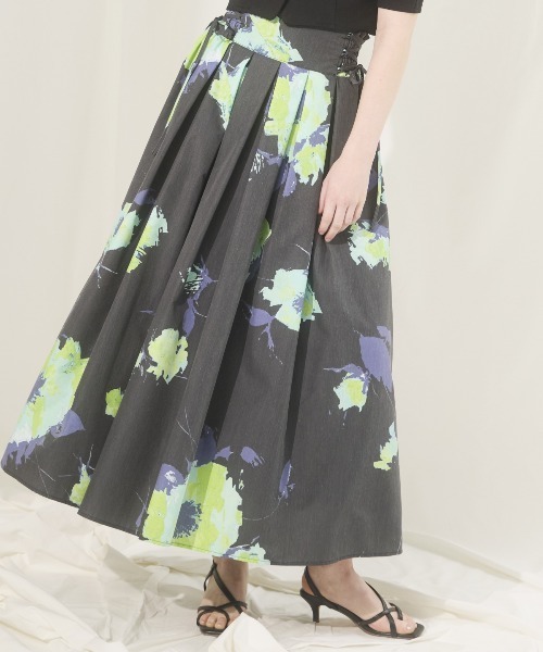 【美品】AND COUTURE/花柄スカート/フレアスカート/黒/ブラック 花柄 ロングスカート フレアスカート ブラック Aラインスカート
