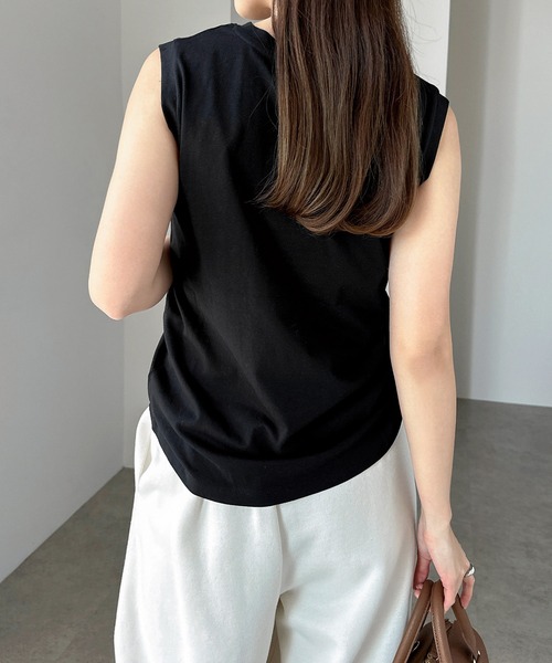 mame ノースリーブトップス ネイビー Geometric Pattern Knitted Sleeveless Top - navy - Mame