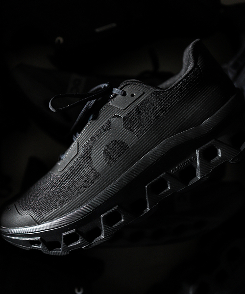 On スニーカー / オン Running クラウドモンスター ヴォイド  