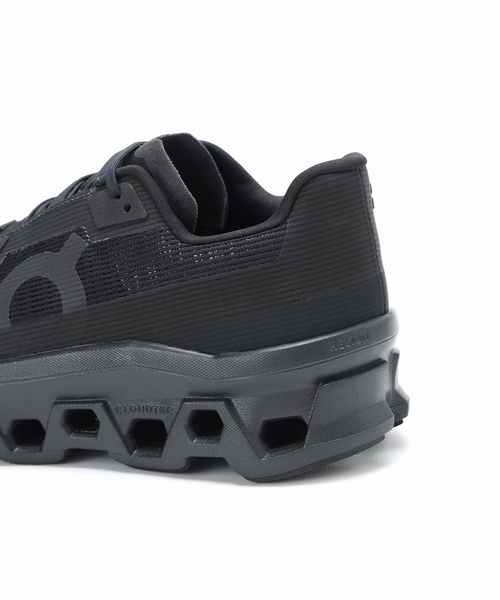 On（オン） スニーカー Running クラウドモンスター ヴォイド