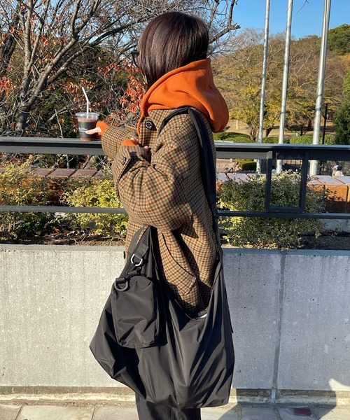 未使用タグ付き✨ オフホワイト ショルダーバッグ レザー ユニセックスブラック系 UNDERSTATEMENTs ショルダーバッグ 「ユニセックス」ミニポーチ付き