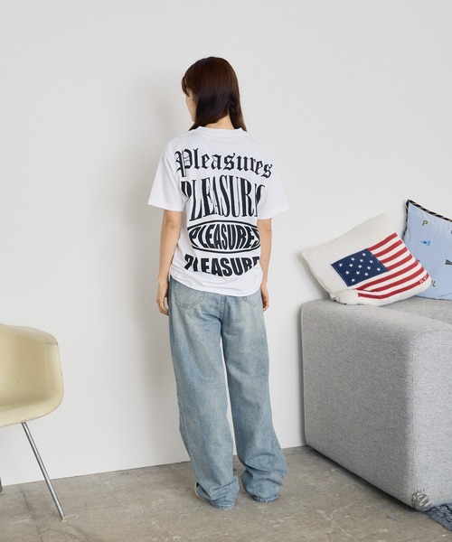 PLEASURES 関税込 ファット・ビーツ・メルローズTシャツ PLEASURES/プレジャーズ×FAT BEATS】MELROSE T-SHIRT Tシャツ