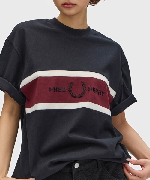 FRED PERRY（フレッドペリー） tシャツ Embroidered Panel T-Shirt